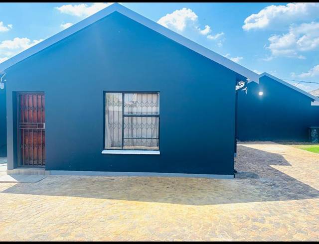3 BEDROOM PROPERTY TO RENT IN FLEURHOF